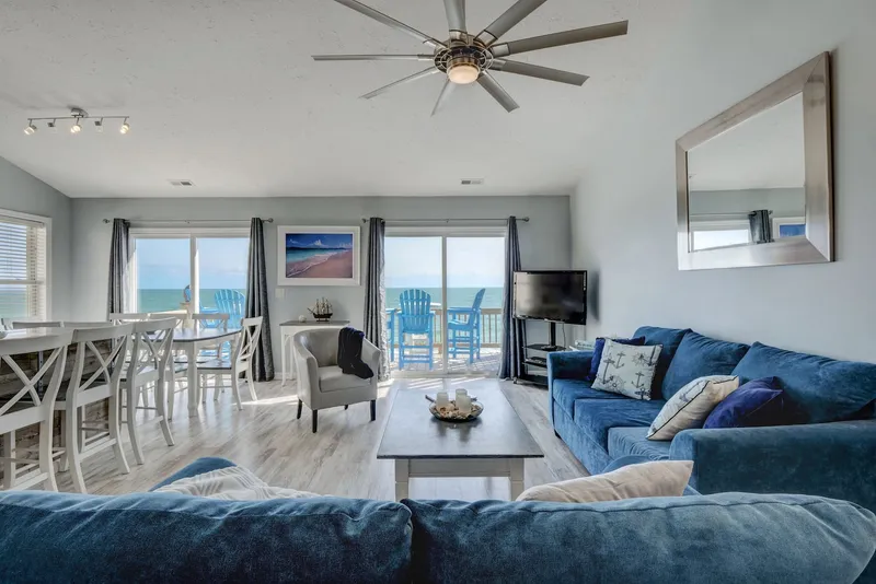 Gorgeous, open upstairs living and kitchen with VIEWS!